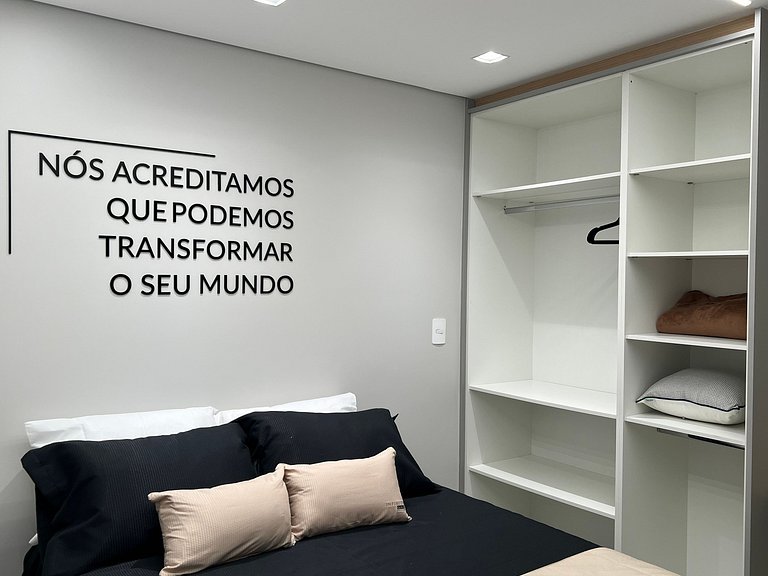 Studio com varanda perto do metrô