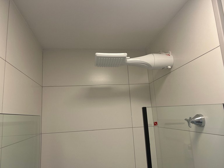 Studio com academia e lavanderia no prédio