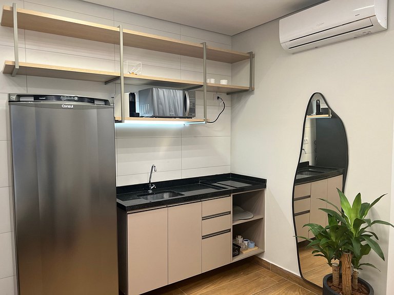 Studio com academia e lavanderia no prédio